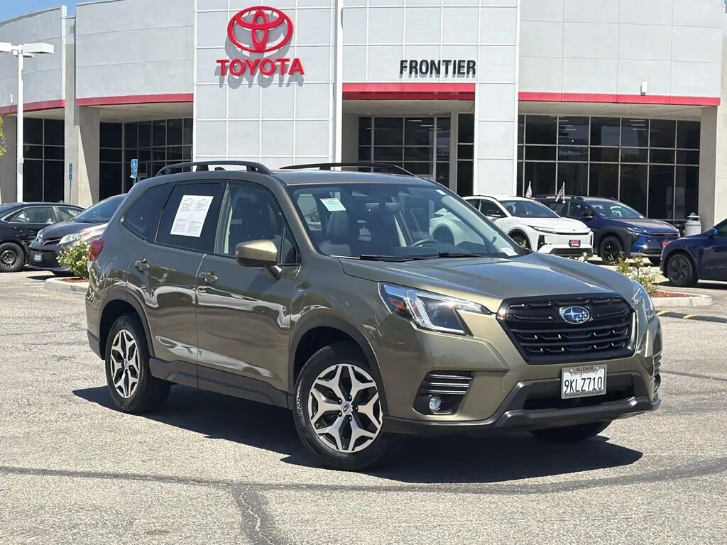 2024 Subaru Forester Premium — photo 1 of 13