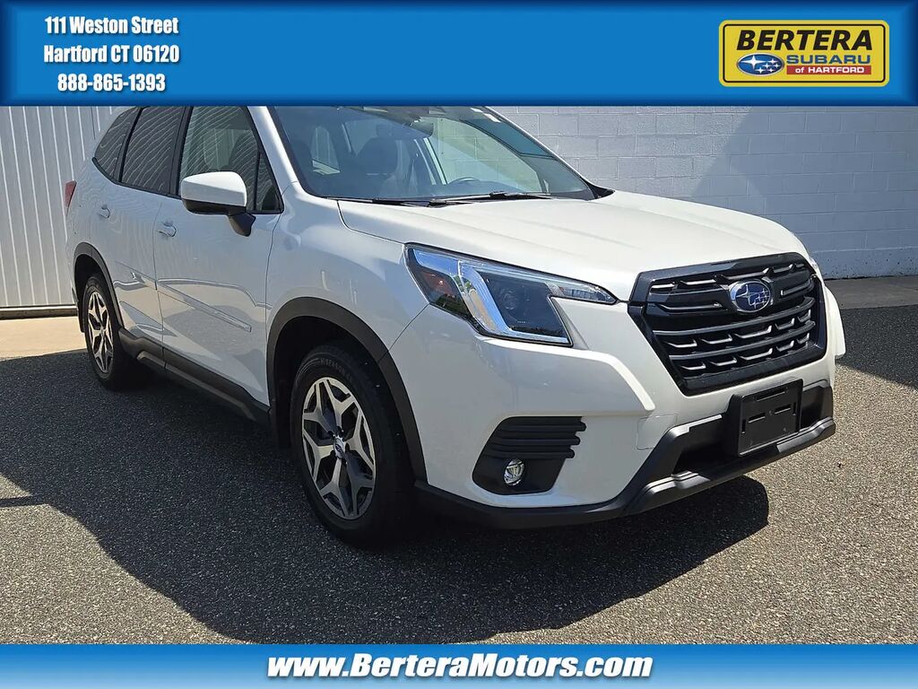 2024 Subaru Forester Premium — photo 1 of 30
