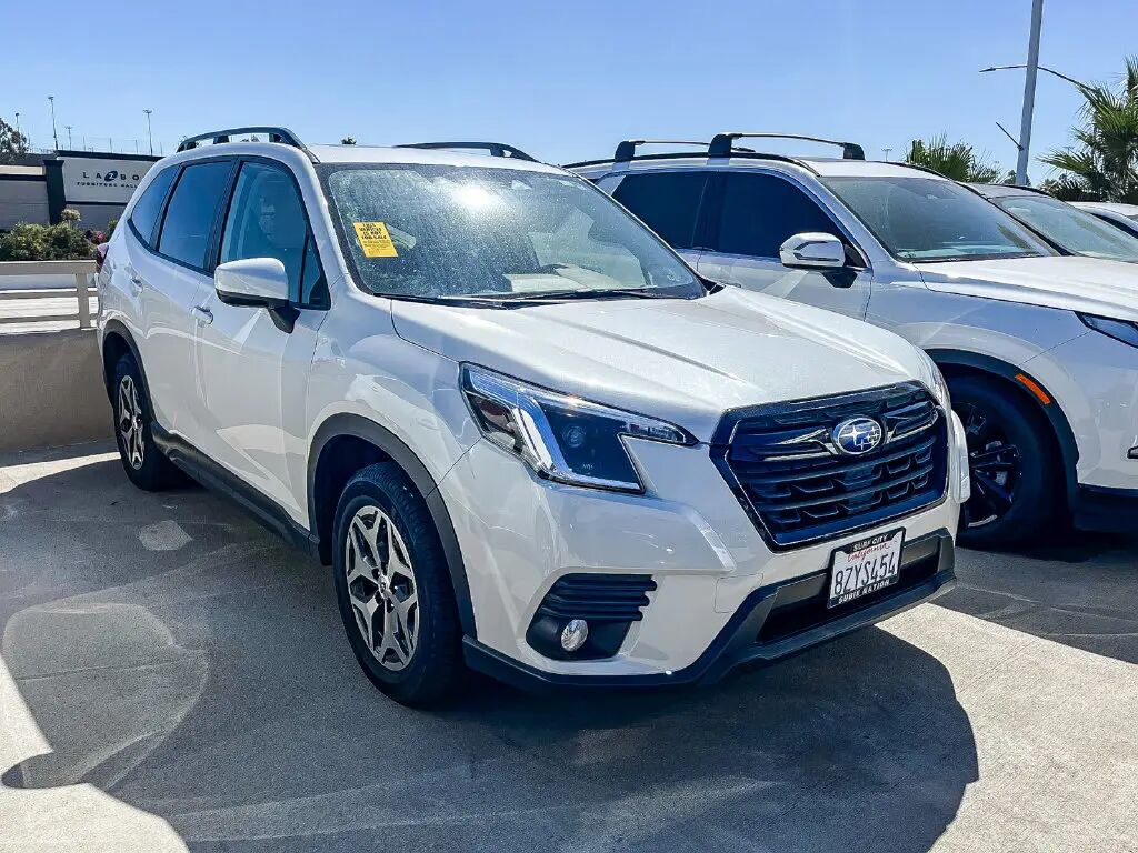 2022 Subaru Forester Premium — photo 1 of 10