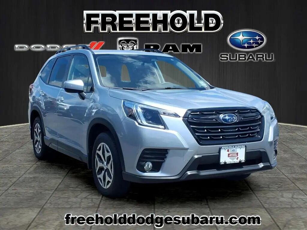 2023 Subaru Forester Premium — photo 1 of 13