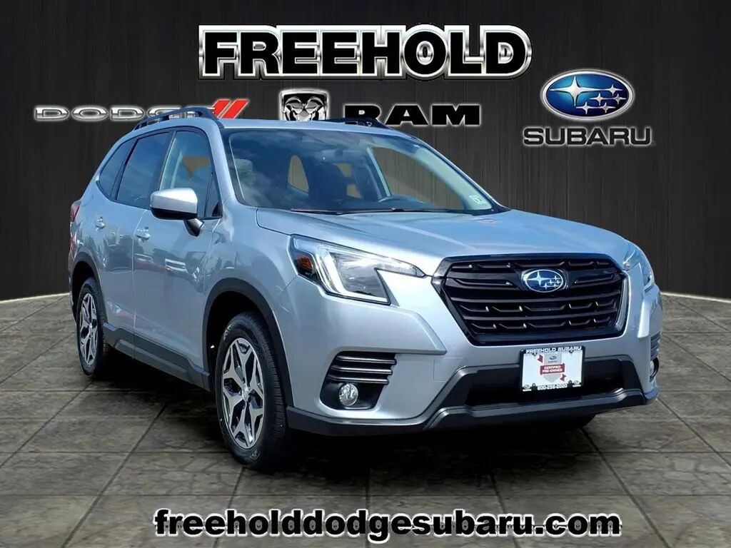 2023 Subaru Forester Premium — photo 1 of 13