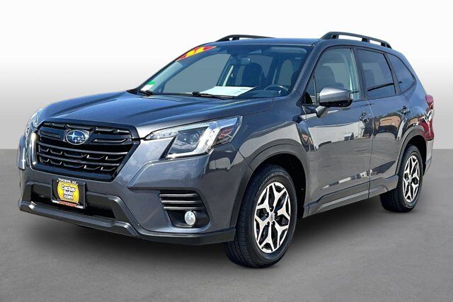 2022 Subaru Forester Premium — photo 1 of 13