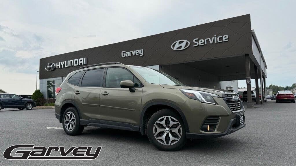 2023 Subaru Forester Premium — photo 1 of 1