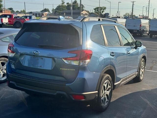 2021 Subaru Forester Premium — photo 1 of 12