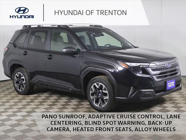 2025 Subaru Forester Premium — photo 1 of 13