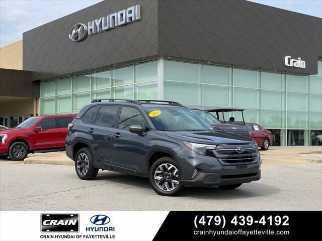 2025 Subaru Forester Premium — photo 1 of 13