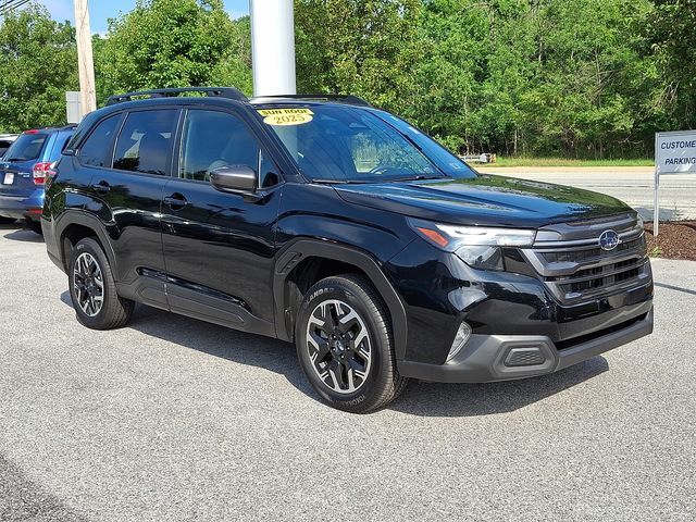 2025 Subaru Forester Premium — photo 1 of 12