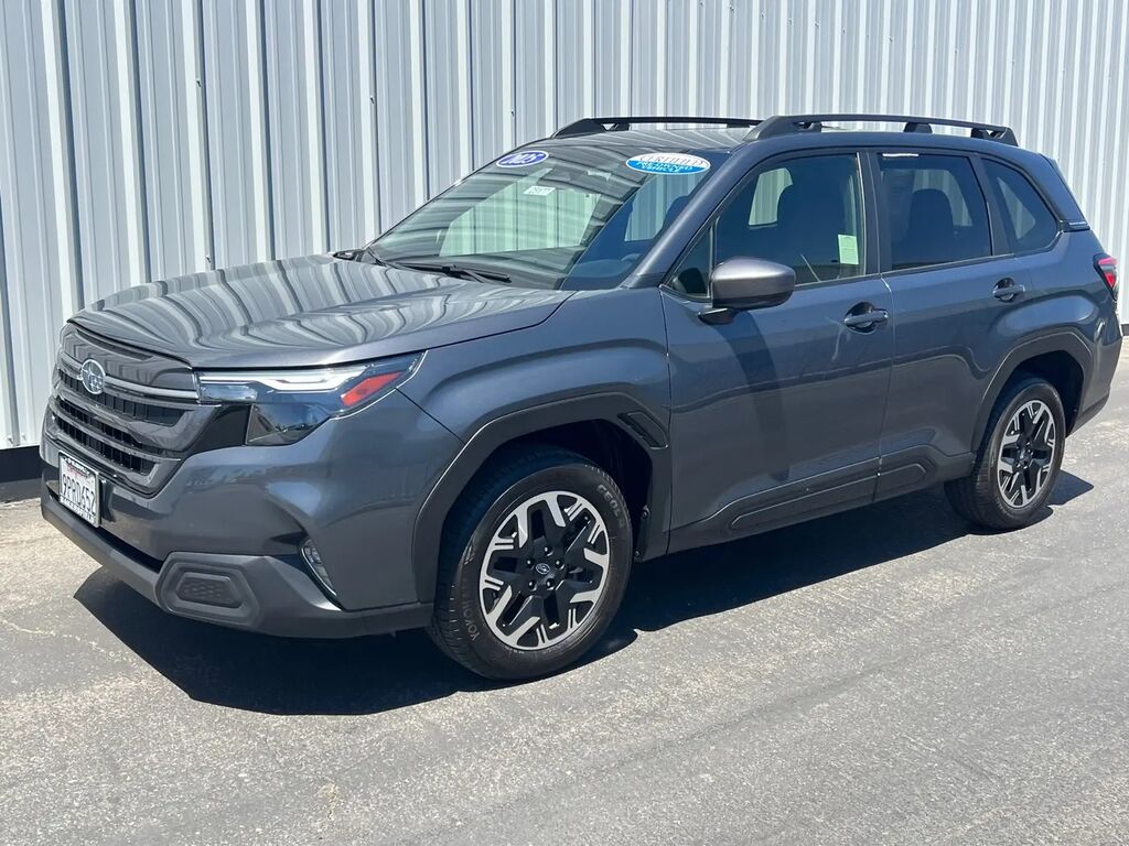 2025 Subaru Forester Premium — photo 1 of 1