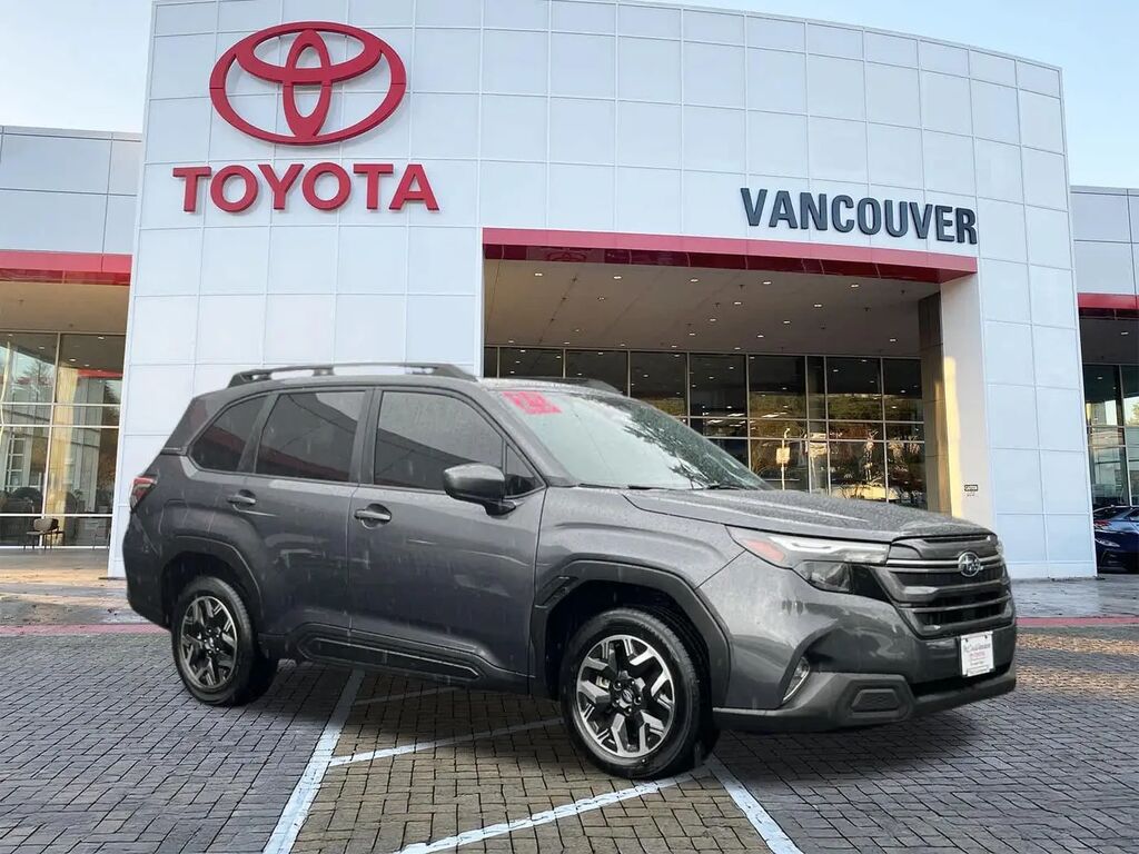 2025 Subaru Forester Premium — photo 1 of 13