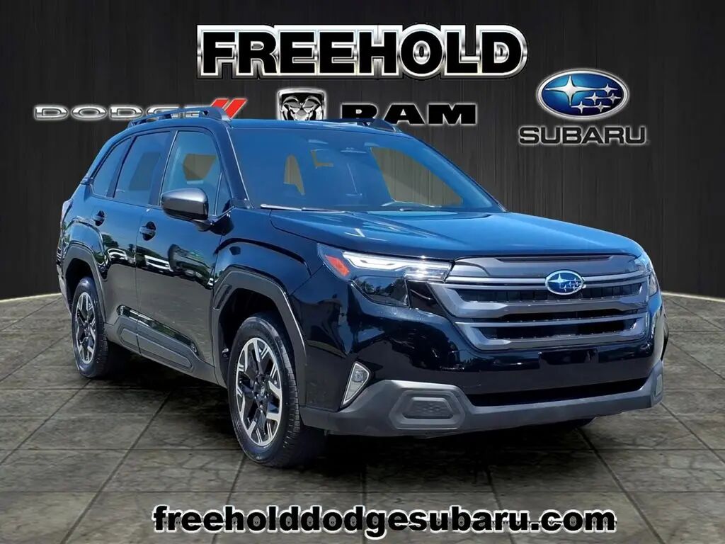 2025 Subaru Forester Premium — photo 1 of 13