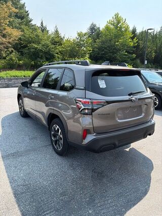 2025 Subaru Forester Premium — photo 1 of 9
