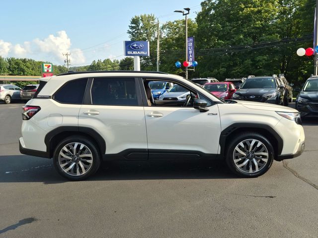 2025 Subaru Forester Touring — photo 1 of 13