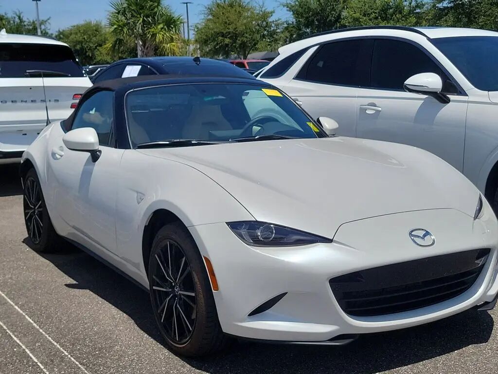 2025 Mazda MX-5 Miata Grand Touring — photo 1 of 14