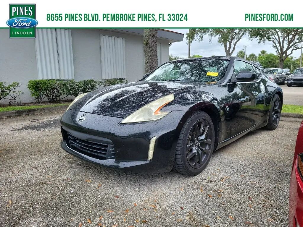 2015 Nissan 370Z Base — photo 1 of 4