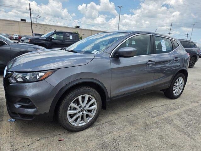 2022 Nissan Rogue Sport S — photo 1 of 4
