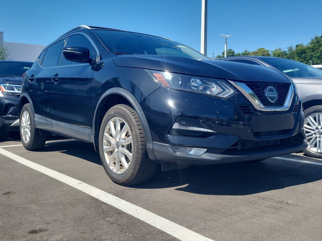 2021 Nissan Rogue Sport SV — photo 1 of 2