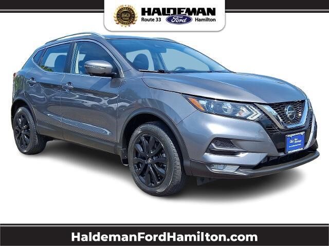 2022 Nissan Rogue Sport SV — photo 1 of 15