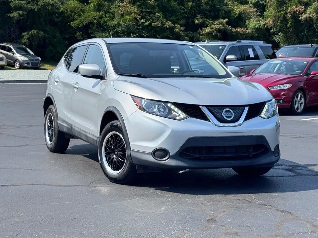 2019 Nissan Rogue Sport S — photo 1 of 40
