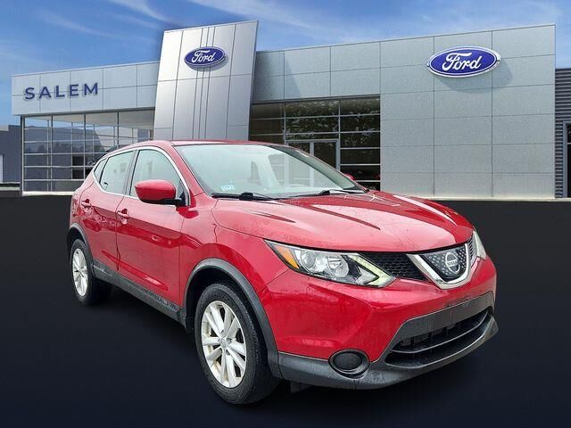 2018 Nissan Rogue Sport S — photo 1 of 26