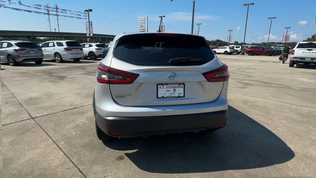 2020 Nissan Rogue Sport S FWD Xtronic CVT — photo 1 of 7