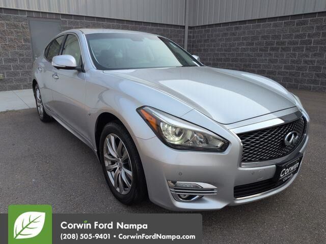 2016 INFINITI Q70 3.7