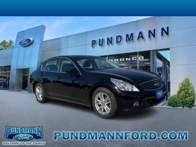 2015 INFINITI Q40 Base