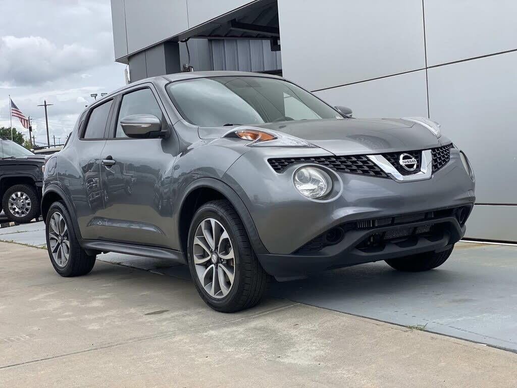 2017 Nissan JUKE S — photo 1 of 2