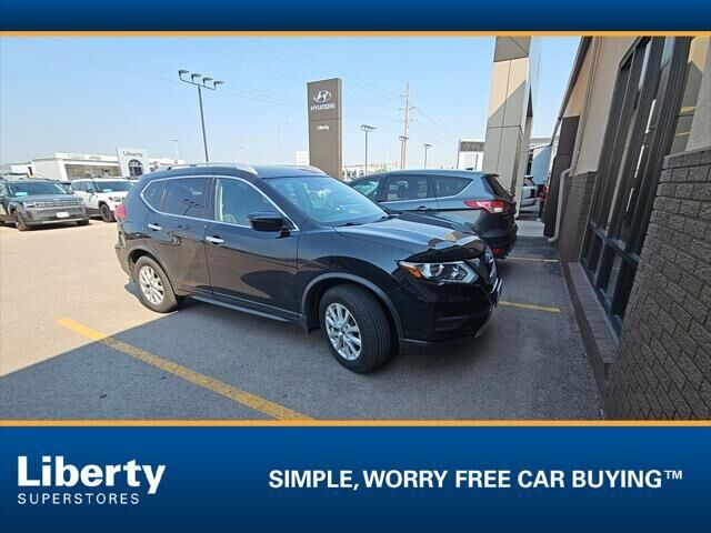 2017 Nissan Rogue SV — photo 1 of 11