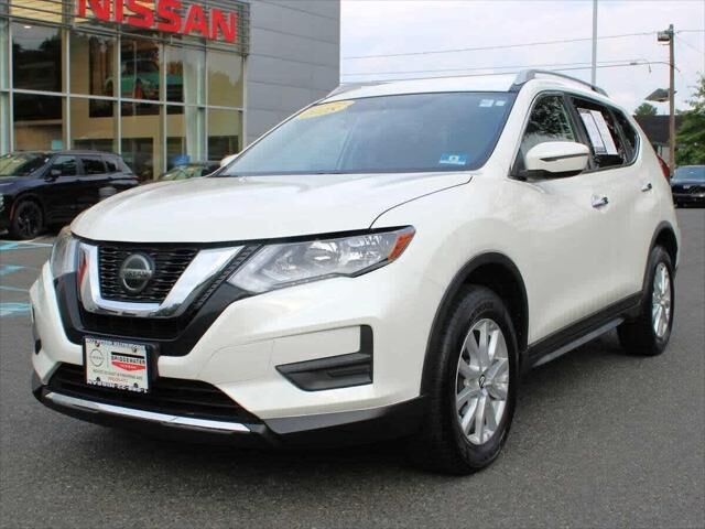 2018 Nissan Rogue SV — photo 1 of 5