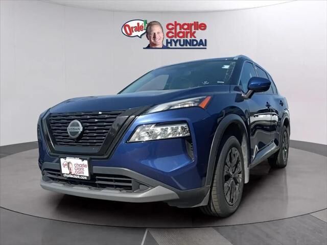 2021 Nissan Rogue SV — photo 1 of 8