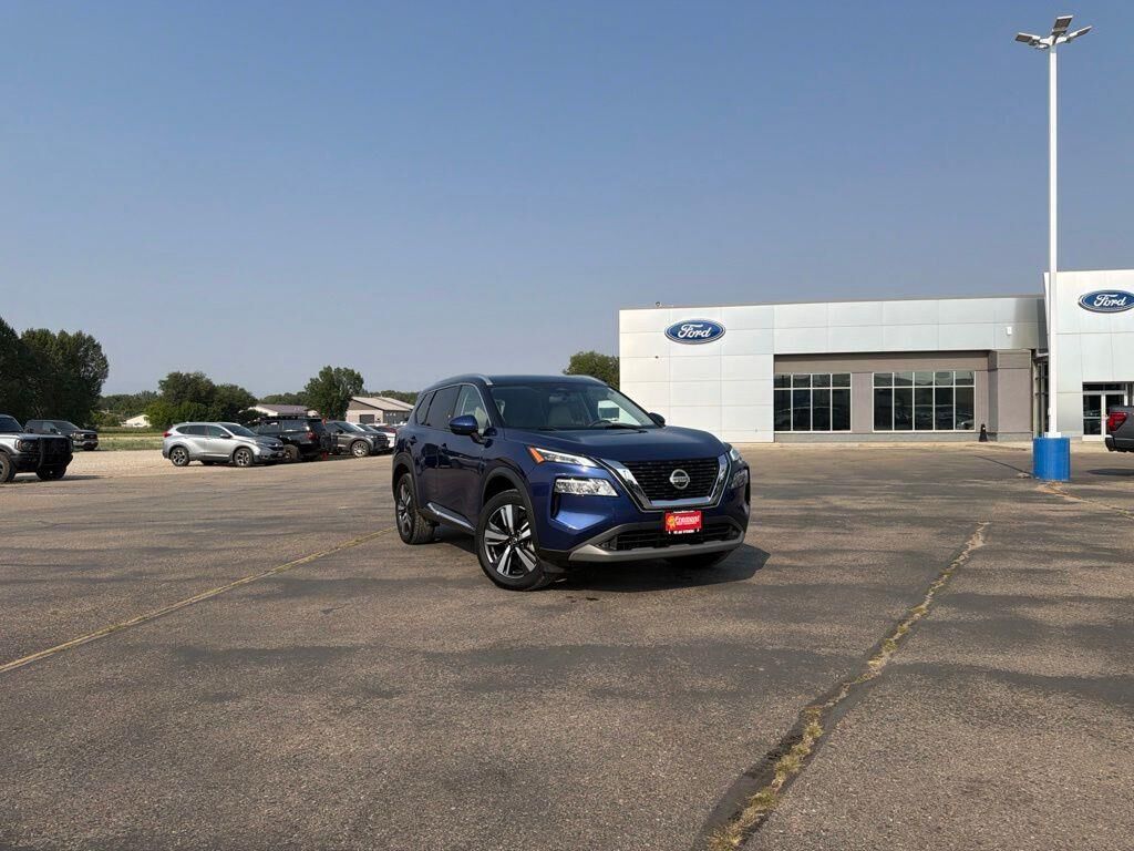 2021 Nissan Rogue SL — photo 1 of 2