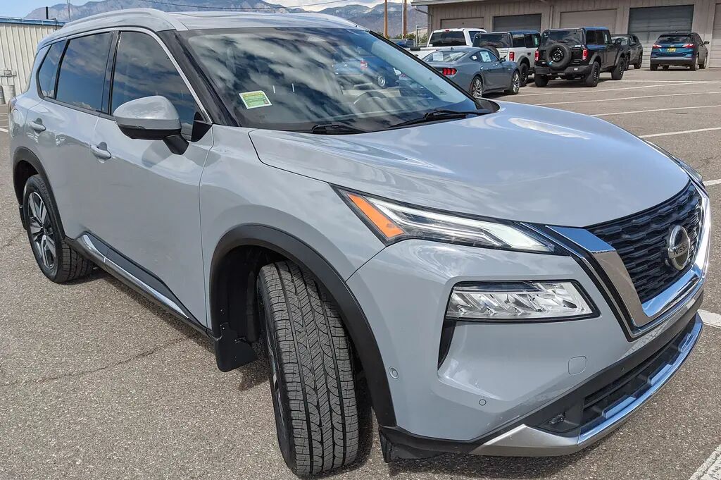 2021 Nissan Rogue Platinum — photo 1 of 31