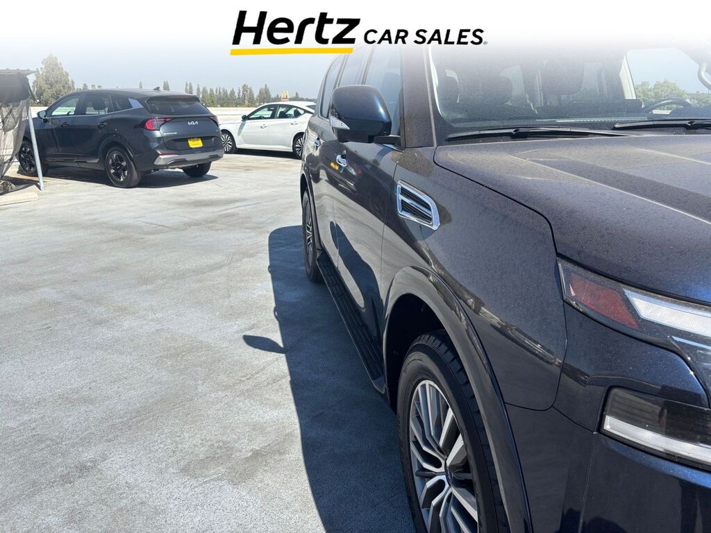 2024 Nissan Armada SL — photo 1 of 13