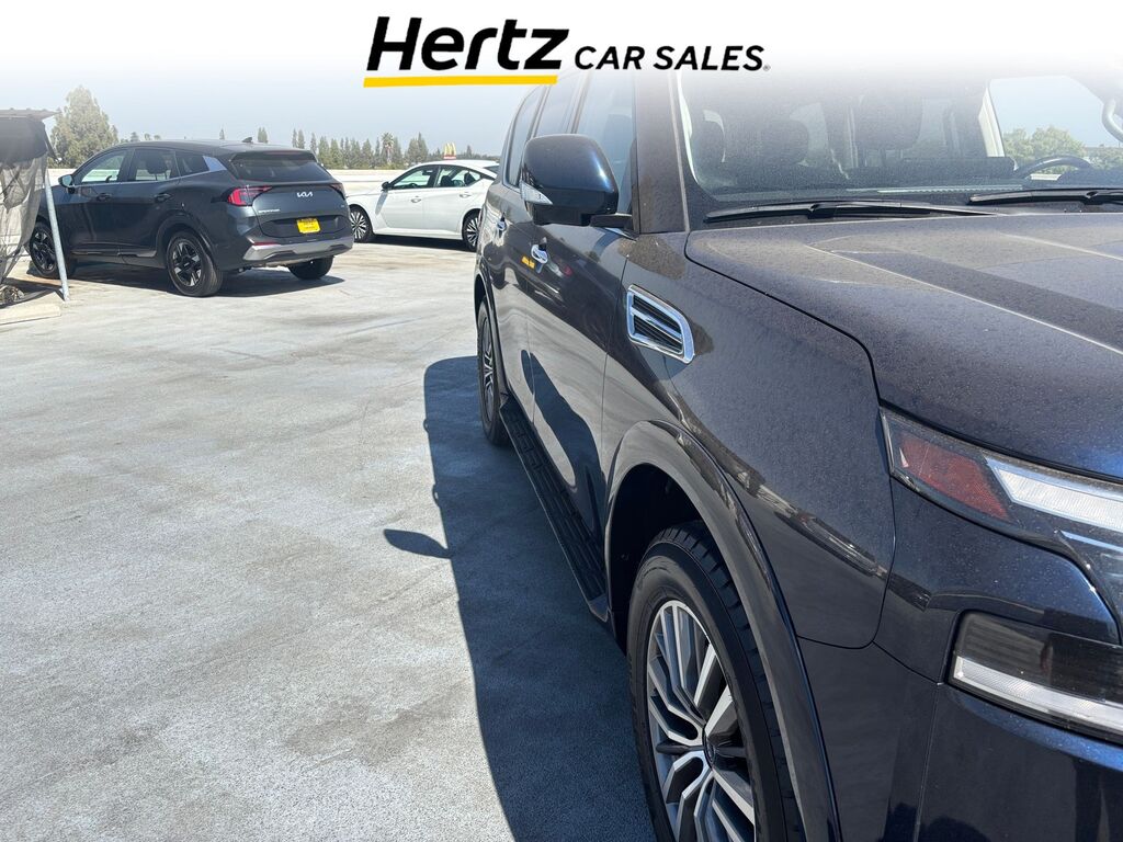 2024 Nissan Armada SL — photo 1 of 11