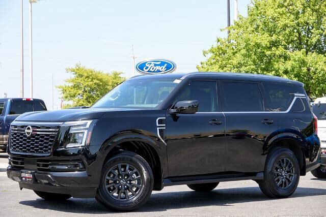 2025 Nissan Armada SV — photo 1 of 18