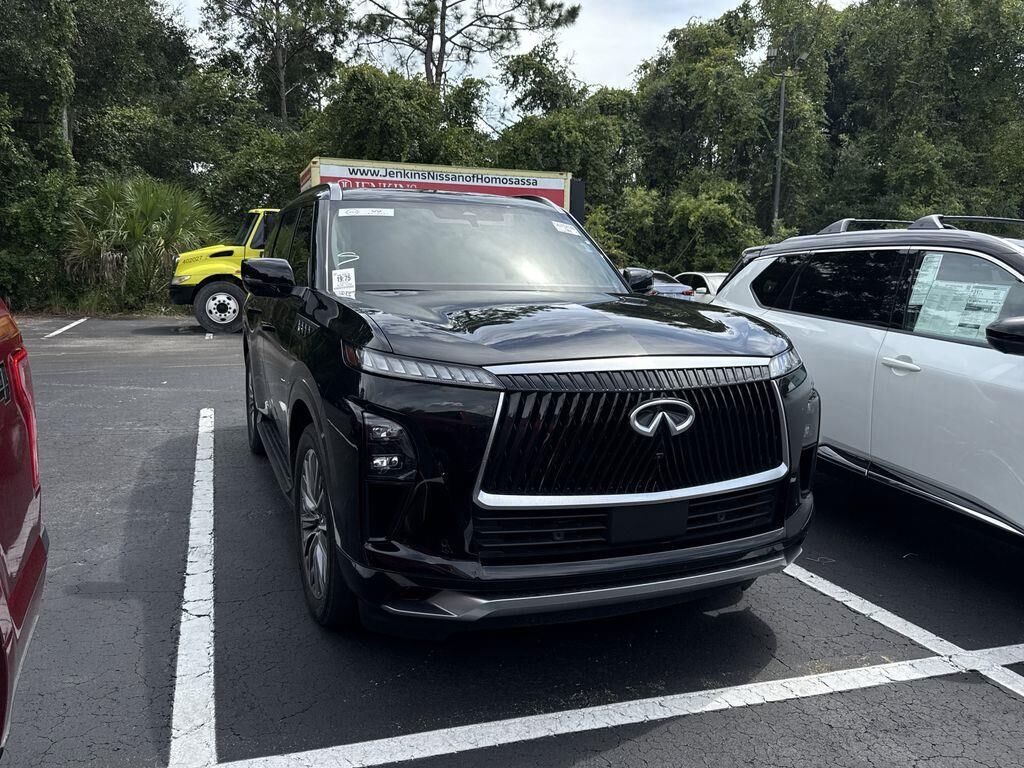 2025 INFINITI QX80 Luxe — photo 1 of 26
