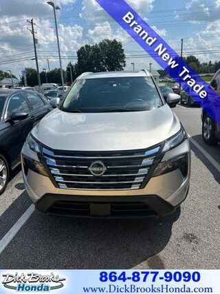 2024 Nissan Rogue SV — photo 1 of 10