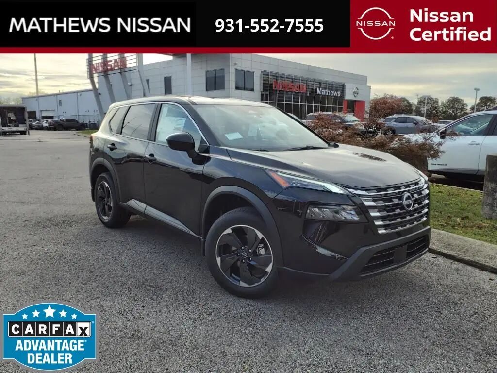 2025 Nissan Rogue SV — photo 1 of 13