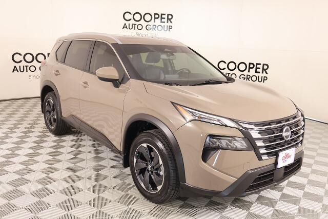 2025 Nissan Rogue SV — photo 1 of 13