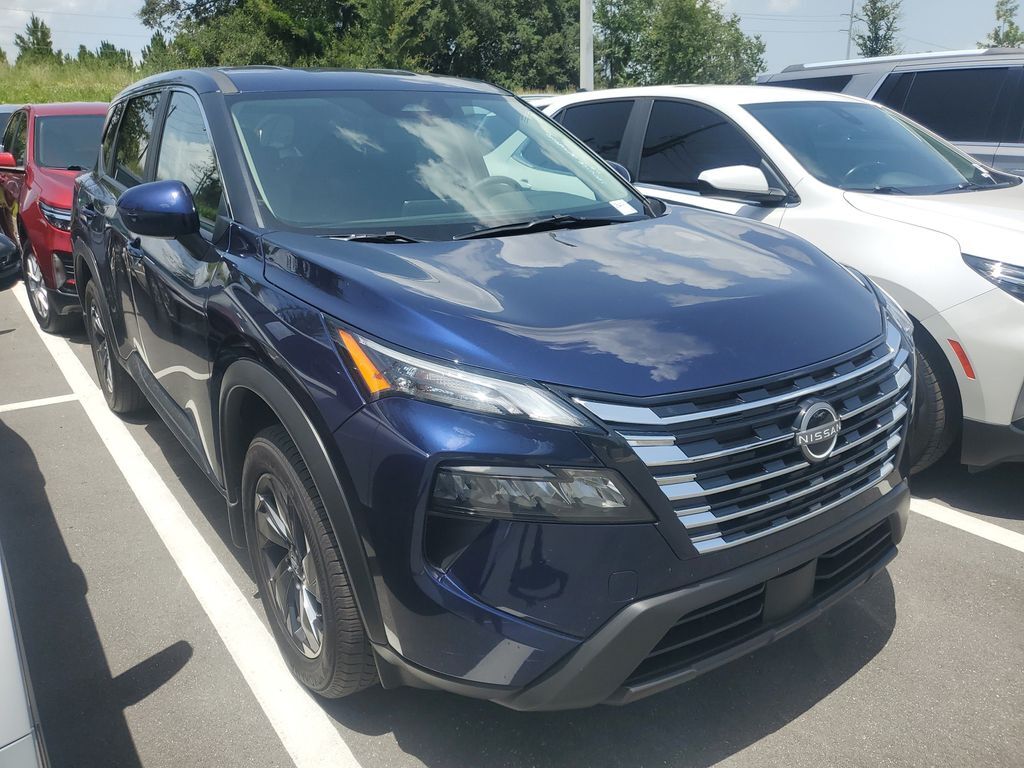 2025 Nissan Rogue SV — photo 1 of 13