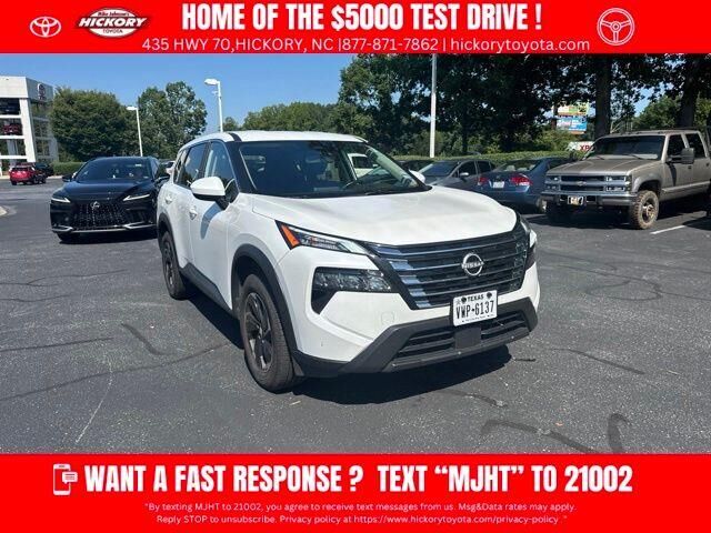 2025 Nissan Rogue SV — photo 1 of 13