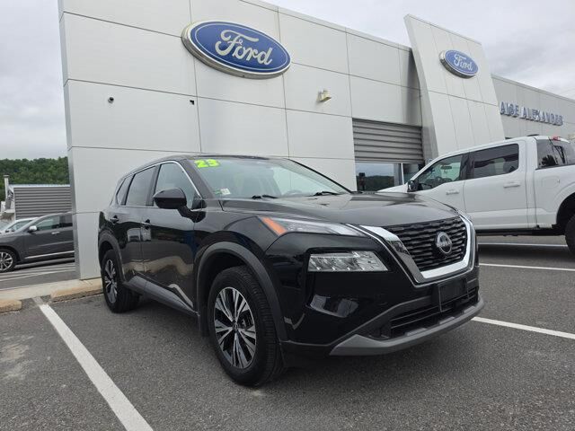 2023 Nissan Rogue SV — photo 1 of 13