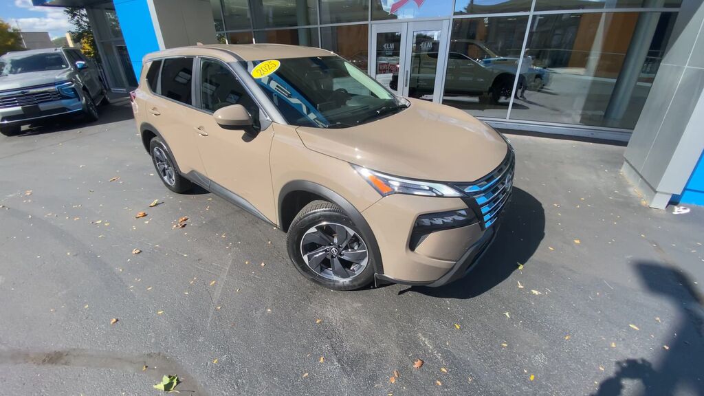 2025 Nissan Rogue SV — photo 1 of 7