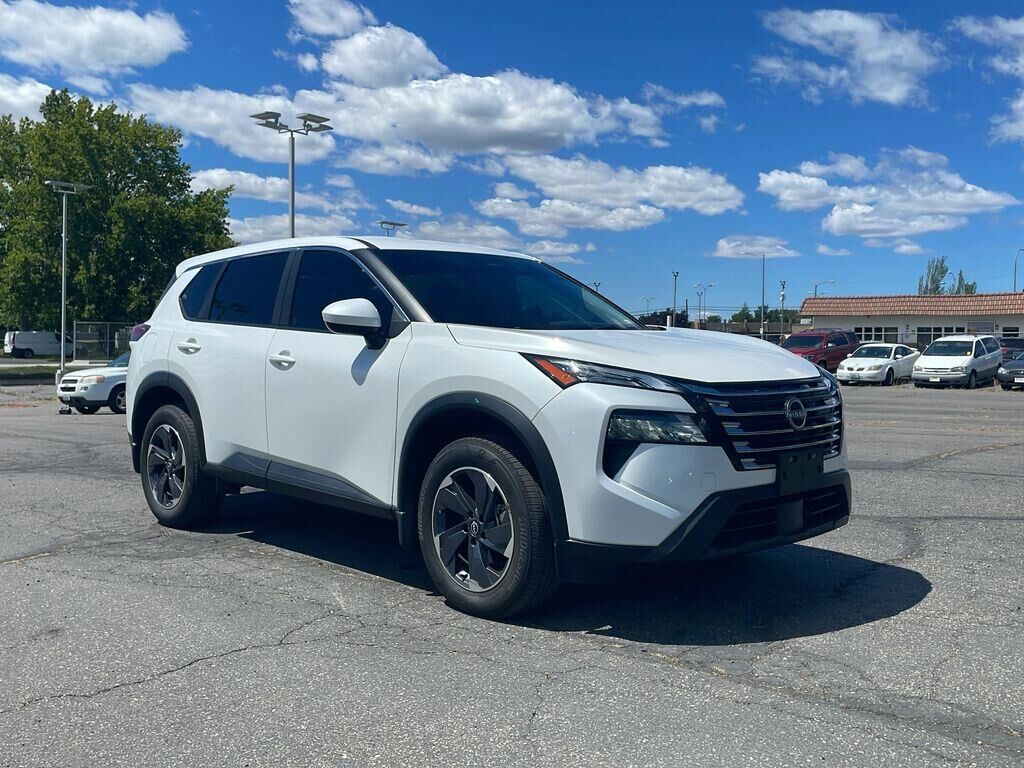 2025 Nissan Rogue SV — photo 1 of 13
