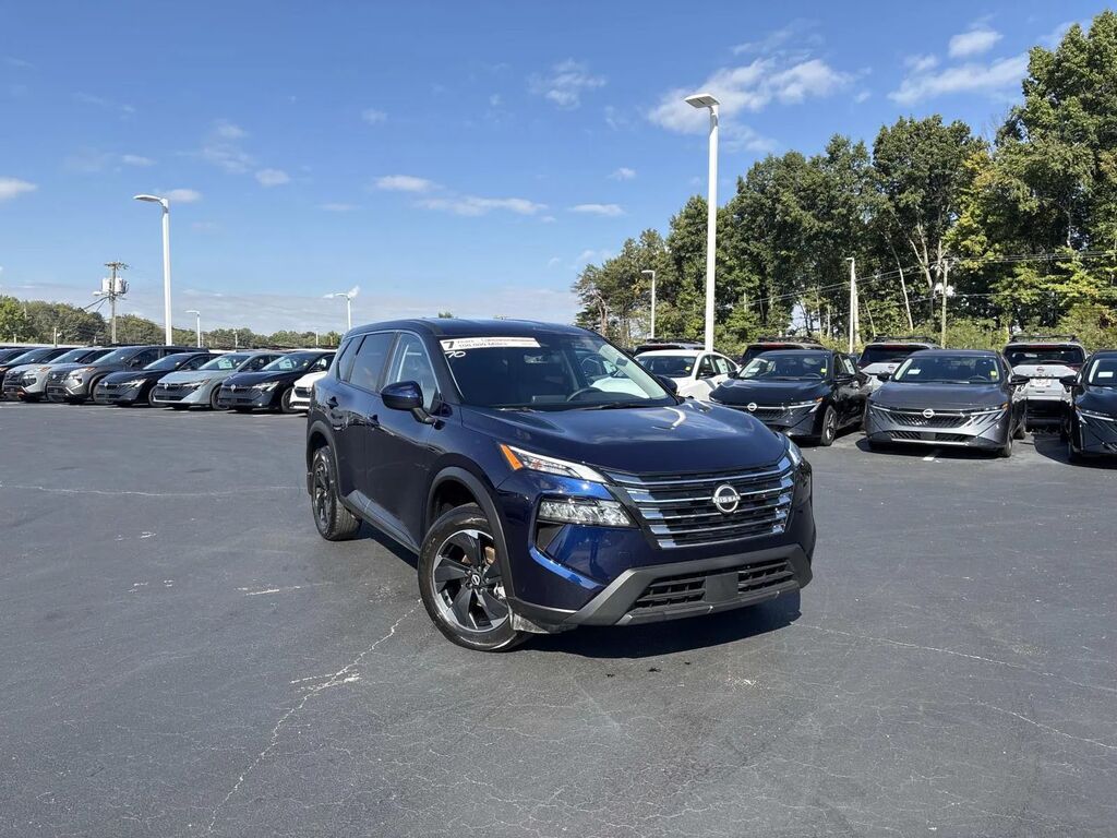 2025 Nissan Rogue SV — photo 1 of 13