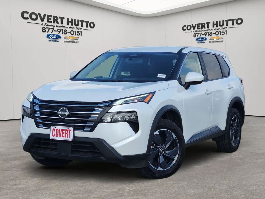 2025 Nissan Rogue SV — photo 1 of 13