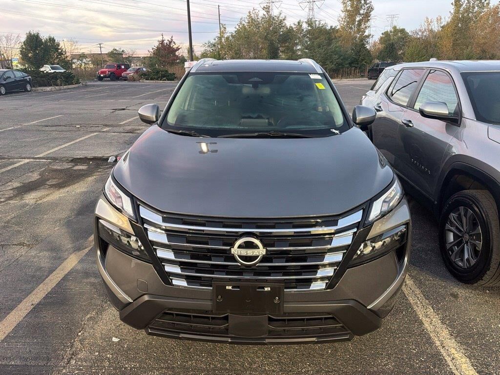 2025 Nissan Rogue SV — photo 1 of 12
