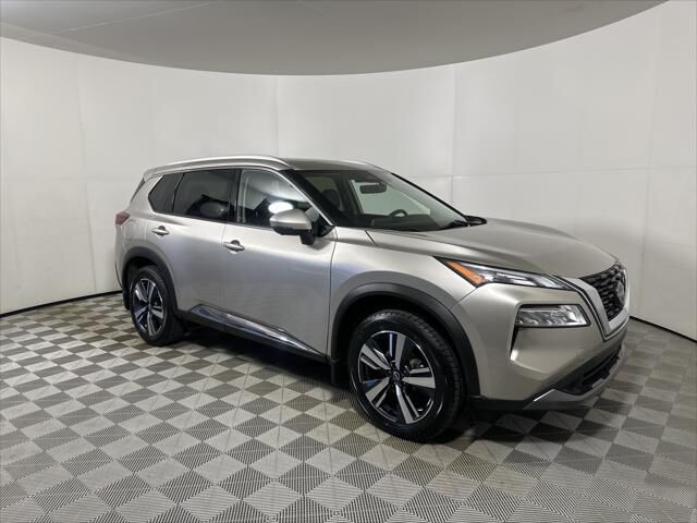 2023 Nissan Rogue SL — photo 1 of 13