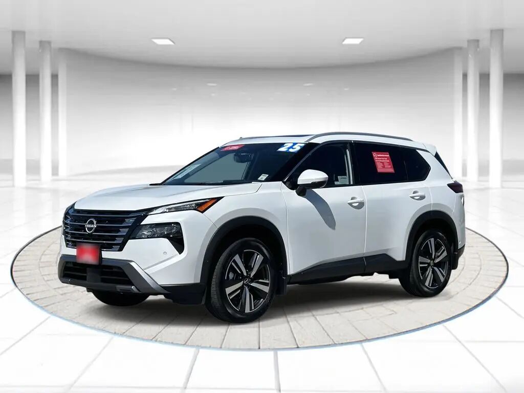 2025 Nissan Rogue SL — photo 1 of 13