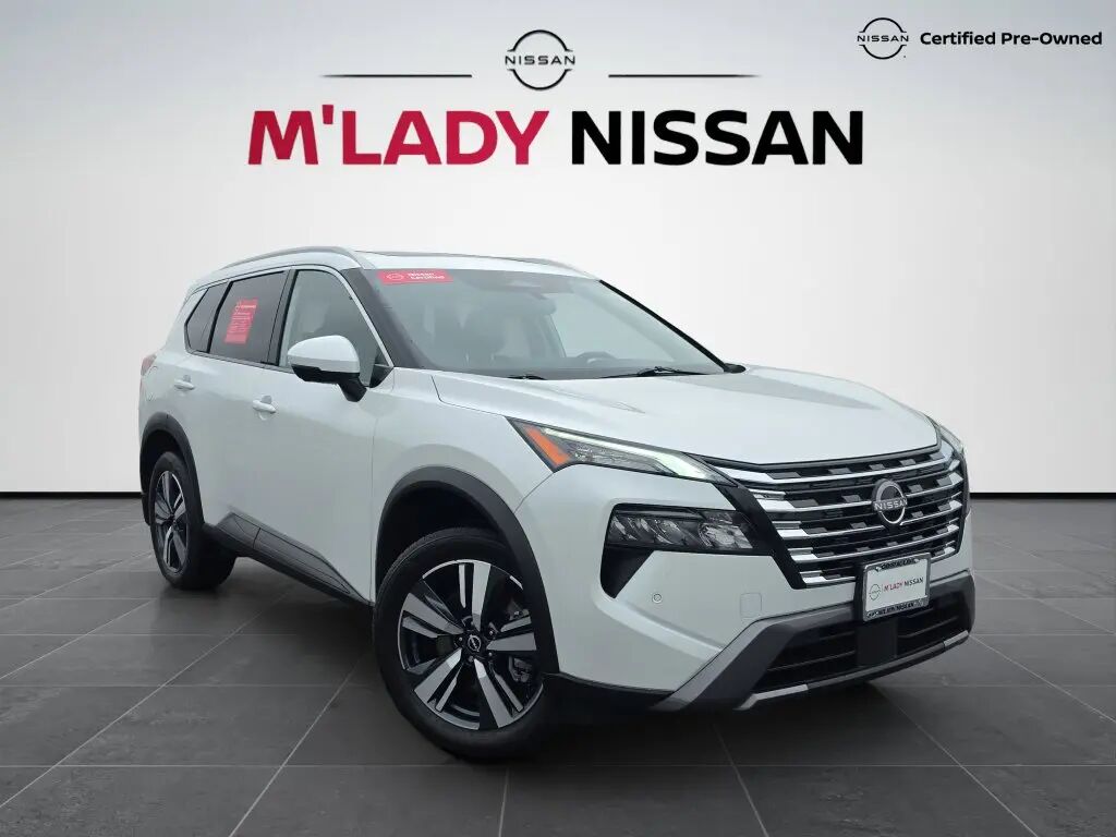 2025 Nissan Rogue SL — photo 1 of 13